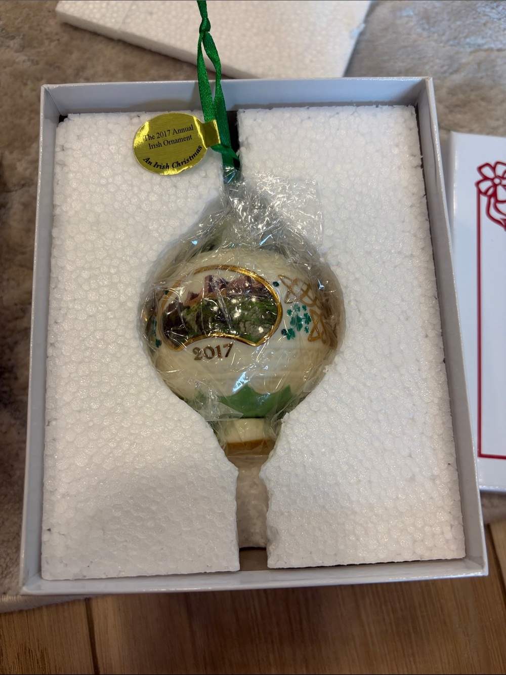 New Danbury Mint 2017 Gold and Green Holiday Ornament - Annual Edition